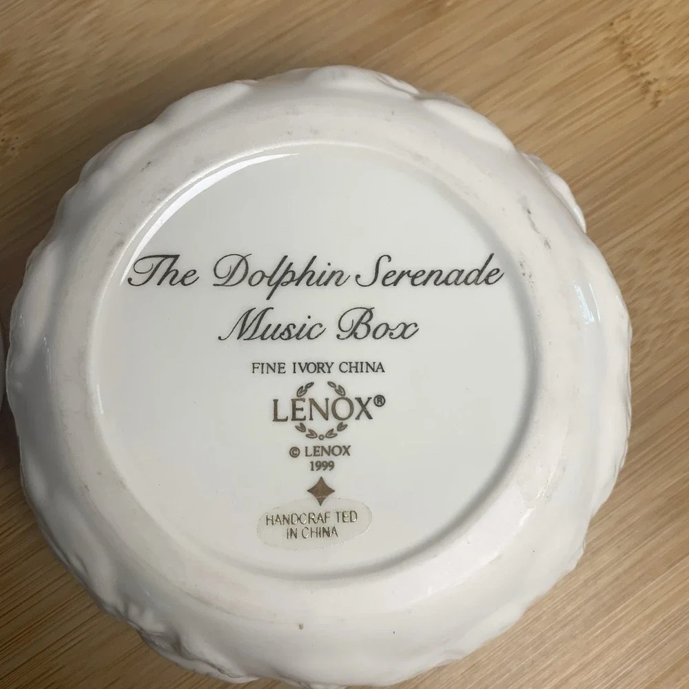 VINTAGE 1999 Lenox Fine Ivory China Dolphin Serenade Music Trinket Box WORKS